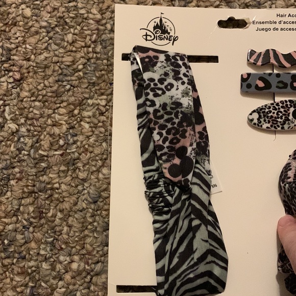 Disneys Animal Print Hair Accessory Kit NWT - Picture 5 of 5